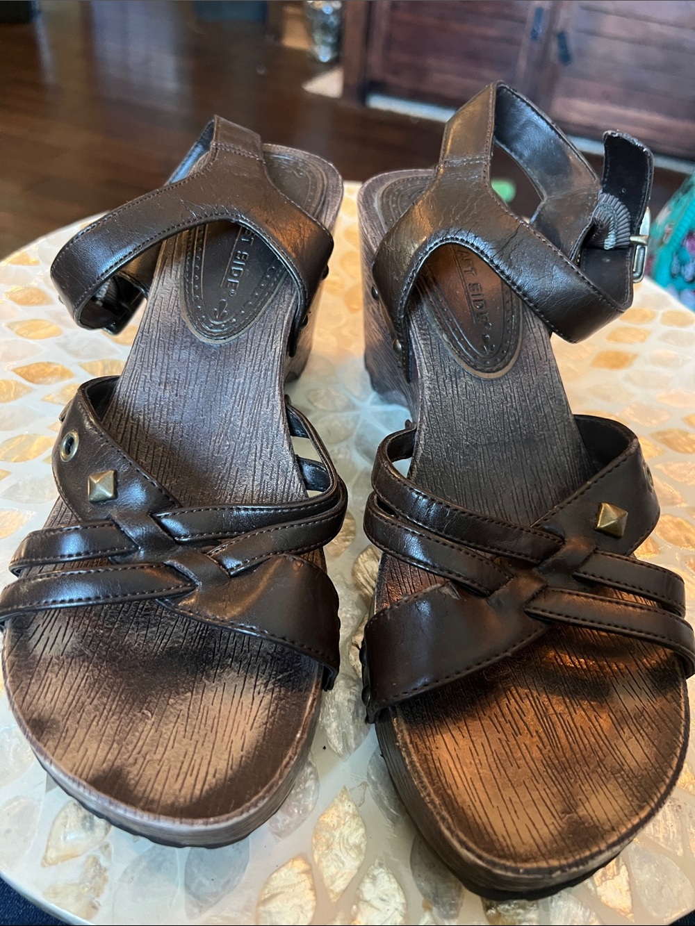 Lower east side, dark brownStudded Wooden-Effect Platform Wedge Y2K Vintage - Picture 10 of 10